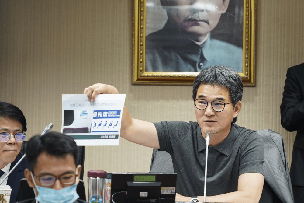 大眾運輸工具不再有搏鬥？　劉建國修法Bye了博愛座改「優先席」