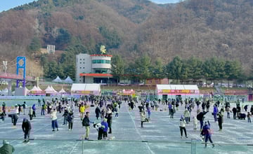 冬季限定的冰上活動，韓國江原道華川鱒魚慶典