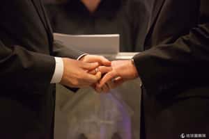 要幸福喔  西雅圖為同志伴侶舉行結婚儀式