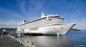 住在遊輪上的女人