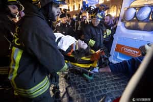 羅馬失速電扶梯  地鐵24人堆疊受傷