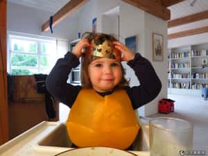 咬到蠶豆就當王 歐美吃國王蛋糕歡度節日