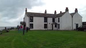 開旅店、掃廁所兼差當國王 英國小島旅店老闆+皮爾島之王全面開徵！