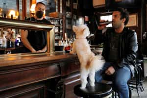 【地球 24小時】05/03 老大，可以給我來一杯嗎？