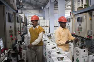 「世界工廠換人當？還沒」中國廉價人造纖維衝擊印度當地紡織業