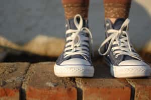 為什麼鞋帶總是自己鬆開呢？這個團隊可能找到了背後的原因