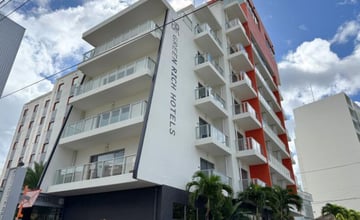 名護高CP值飯店Green Rich Hotel ，浴場透明玻璃眺望大海！