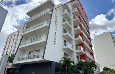 名護高CP值飯店Green Rich Hotel ，浴場透明玻璃眺望大海！