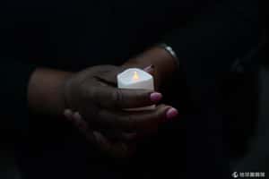 太快結束的生命     炸彈案罹難者 親友不捨道別