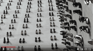 為逝去的妳擺一雙鞋 土耳其藝術家用440雙高跟鞋紀念2018年因家暴而死的女性