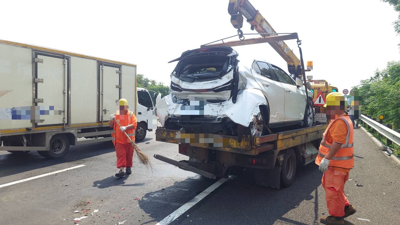 國道1北斗南下6車連撞　13人輕傷送醫　中秋連假首日驚魂