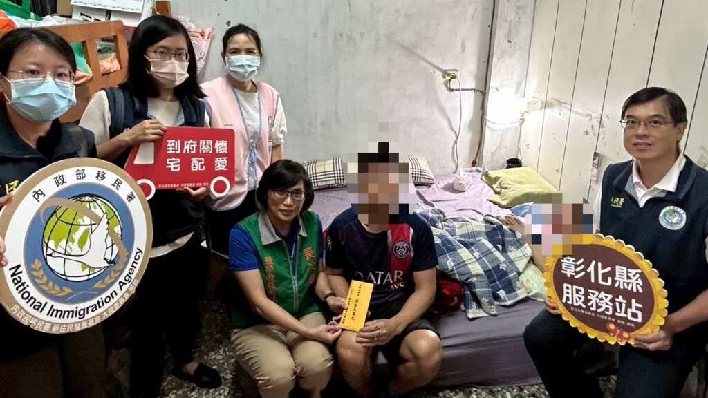 移工媽媽痛失雙腿不孤單　移民署偕慈善團體送暖