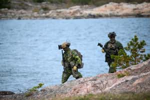 戰爭要準備到什麼程度？瑞典軍演連「葬禮」都演練，軍人：場面震撼難以承受