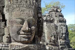 吳哥窟前拍裸照   美姊妹花遭遣返