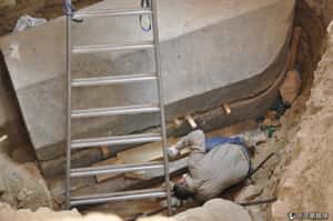 埃及巨型石棺裡面是誰  考古學家開棺解密