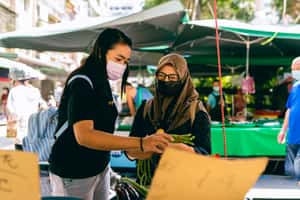 當移工走進菜市場（上）曾因不懂「台斤」被罵，專訪 Tiny、Risca：「沒關係！我想學中文」