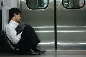 一週工作80小時    日白領職場悲歌