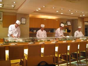 不再是男人天下   日本女性也能當壽司師傅