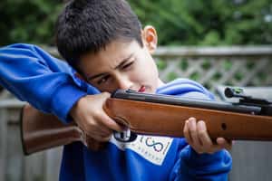 美6歲學童在課堂上對老師開槍，誰該為此負責？ （0613更新）