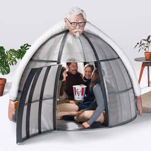 讓肯德基爺爺抱一個！肯德基推 「網路逃生艙」