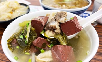 台中北屯美食推薦【王爺王肉羹－水湳總店】顛覆傳統的辦桌級古早味，米糕創下日賣七百碗的小吃奇蹟！老饕激推的高CP值文青台式早午餐│台中美食推薦