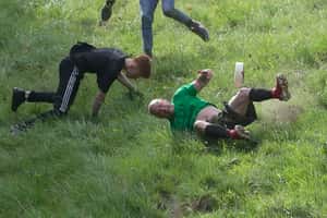 英國滾起司大賽　冠軍分享獲勝訣竅：熱愛起司，然後當個傻瓜就對了！