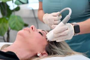 鏡頭前口罩後 修修臉熱潮席捲全球