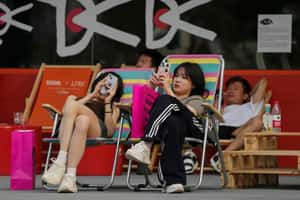 「為孩子們打造健康網路環境」中國擬推未成年手機新規，一天最多用2小時