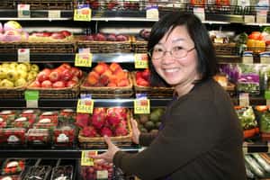 港人瘋買高檔水果  為了健康也為面子