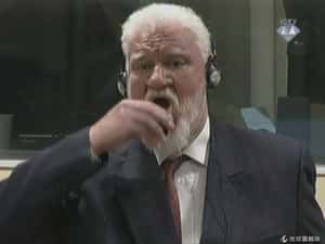 波士尼亞戰犯  當庭喝毒藥自殺