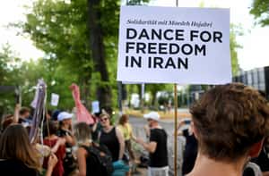 在Instagram上傳跳舞影片被捕  伊朗少女上電視