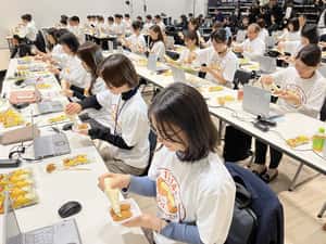 日本一週抱走2座金氏世界紀錄：最多人一起擠塔塔醬、最多人一起烤肉
