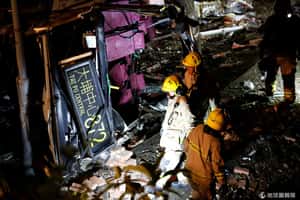 香港雙層巴士翻覆案19死65傷  乘客：司機好像在賭氣