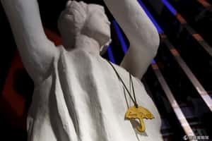 小黃傘掛女神胸   港人憶六四呼籲捍衛民主