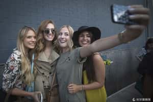 俄國擔心青少年自拍引發頭蝨大流行