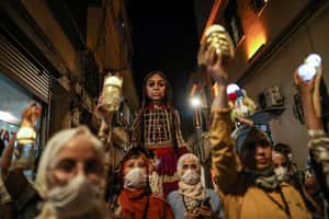 從土耳其徒步到英國 木偶「小阿莫」的8,000公里奇幻之旅