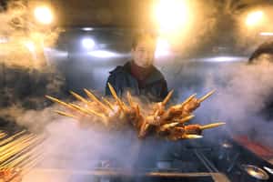 在中國，除了打擊假食品  還得處理食安假新聞