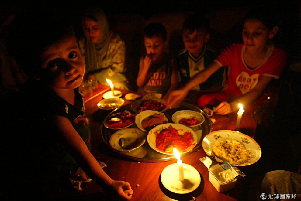 [問卦] 住在加薩與新疆哪個比較幸福?