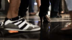 討厭排在最後一個？研究：換線排不會比較快