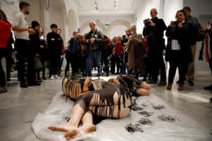 【大家都在看的地球 24小時】10/20  倒臥在地的人體