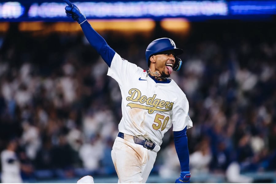 影/《MLB世界大賽》「木屐」貝茲打下關鍵2分安打 道奇驚滔駭浪中險勝藍鳥逼出第七戰!