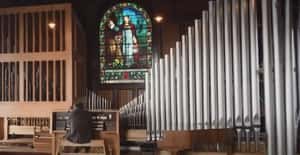 想練琴怎麼辦？ 買座教堂吧