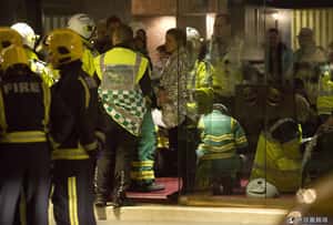 英百年劇院坍塌近80傷