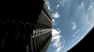 AI競賽燒上太空！為什麼馬斯克、Google都想把資料中心搬到太空？ 