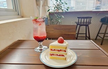 釜山田浦咖啡廳｜Once A Scenery 원스어시너리：草莓季限定甜點推薦，主打季節水果蛋糕的溫馨咖啡廳
