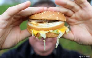 誘人變胖的廣告 台灣將提案修法垃圾廣告播出時段