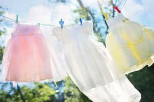 為什麼太陽曬過的衣服香香的？