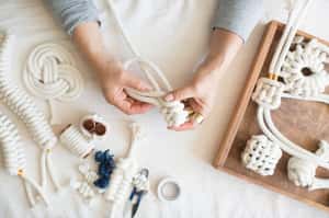 整整一年  美國藝術家天天打結