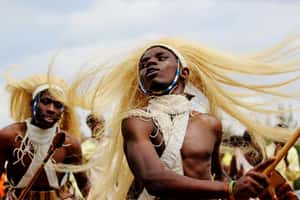 「眼淚流乾的和平地」  在盧安達大屠殺過後的青年村