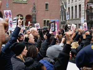 變調的聖誕節  荷蘭傳統人物「黑彼得」再掀抗議